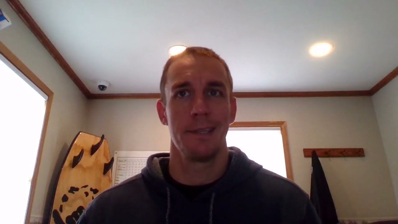 A man speaking to camera in the Dr. Dumpert video testimonial